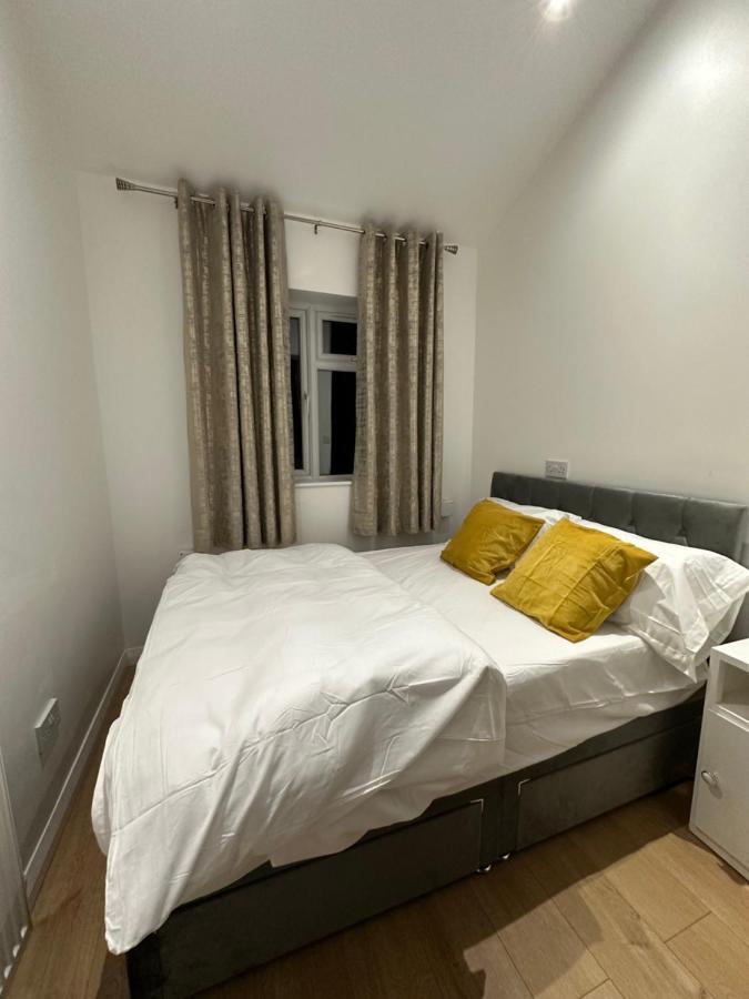 3Rd Studio Flat With Private Toilet And Bathroom Setup For Family Enjoyment 134 Keedonwood Road Bromley Luaran gambar