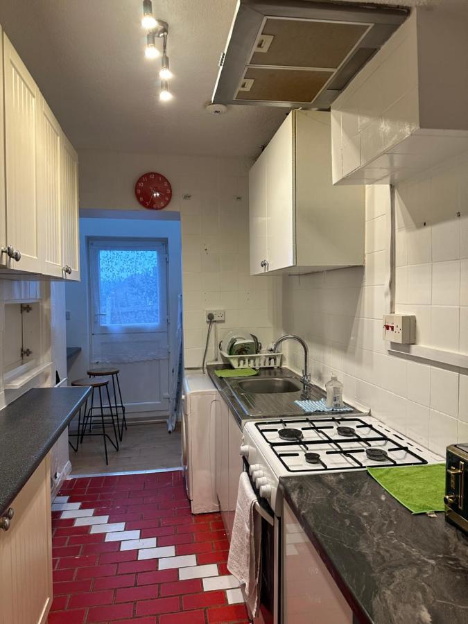 3Rd Studio Flat With Private Toilet And Bathroom Setup For Family Enjoyment 134 Keedonwood Road Bromley Luaran gambar