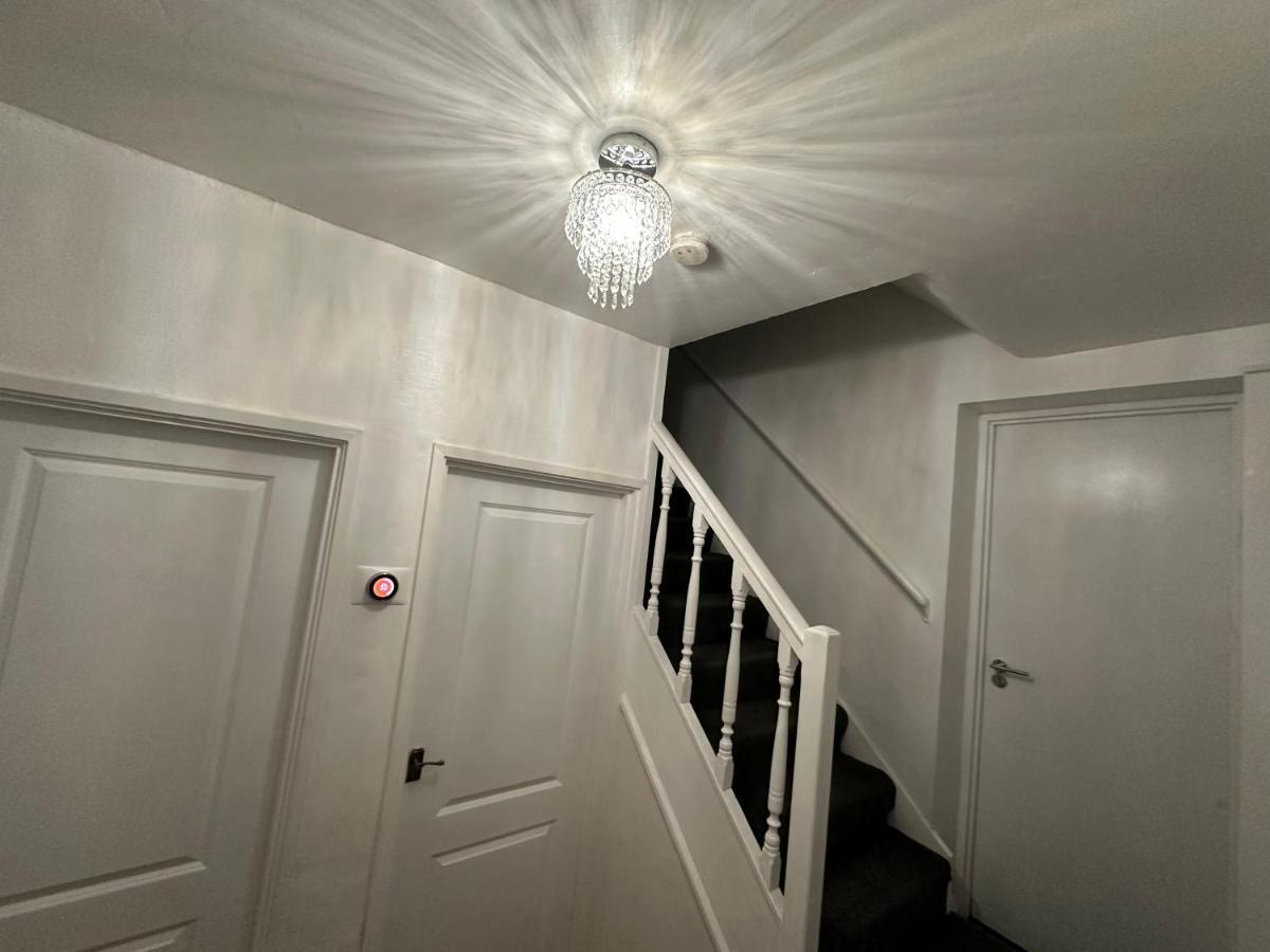 3Rd Studio Flat With Private Toilet And Bathroom Setup For Family Enjoyment 134 Keedonwood Road Bromley Luaran gambar