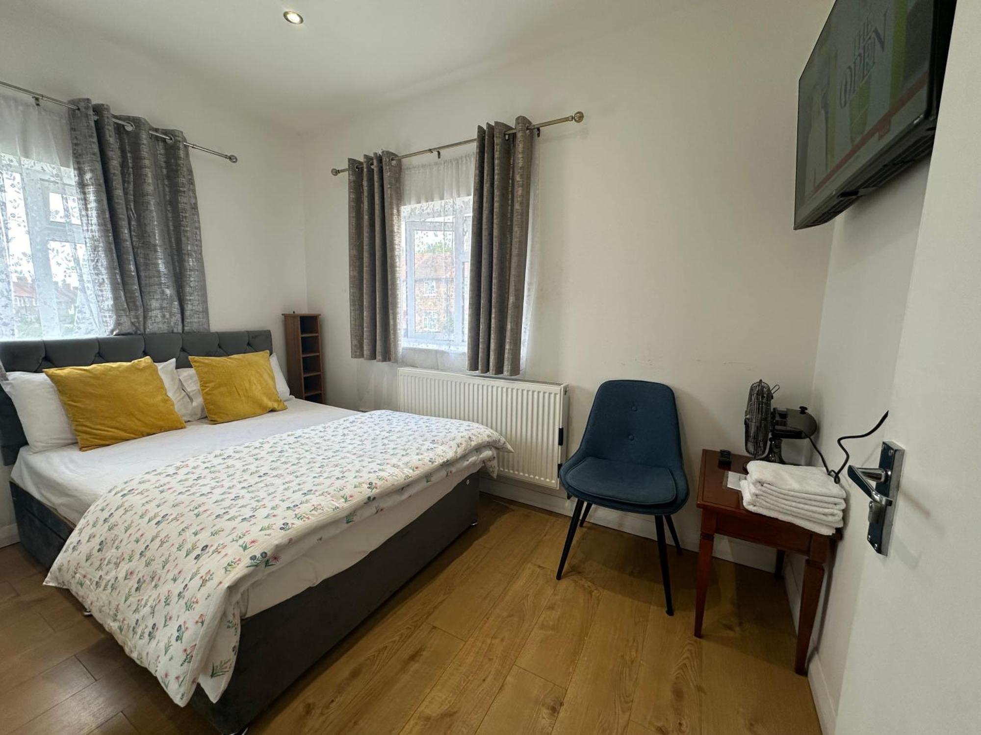 3Rd Studio Flat With Private Toilet And Bathroom Setup For Family Enjoyment 134 Keedonwood Road Bromley Luaran gambar
