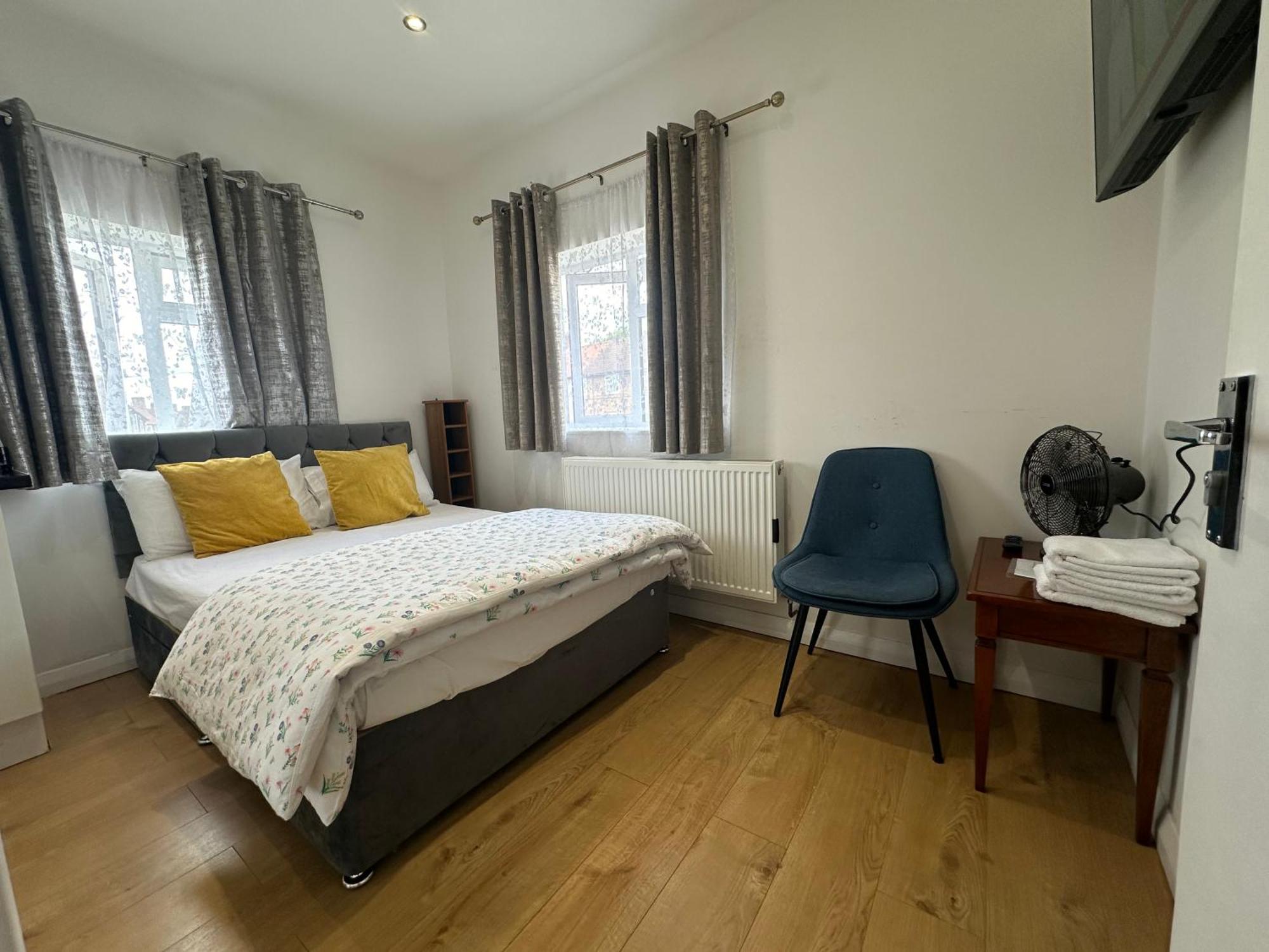 3Rd Studio Flat With Private Toilet And Bathroom Setup For Family Enjoyment 134 Keedonwood Road Bromley Luaran gambar